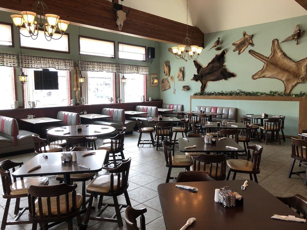 West Yellowstone Hotel 2*