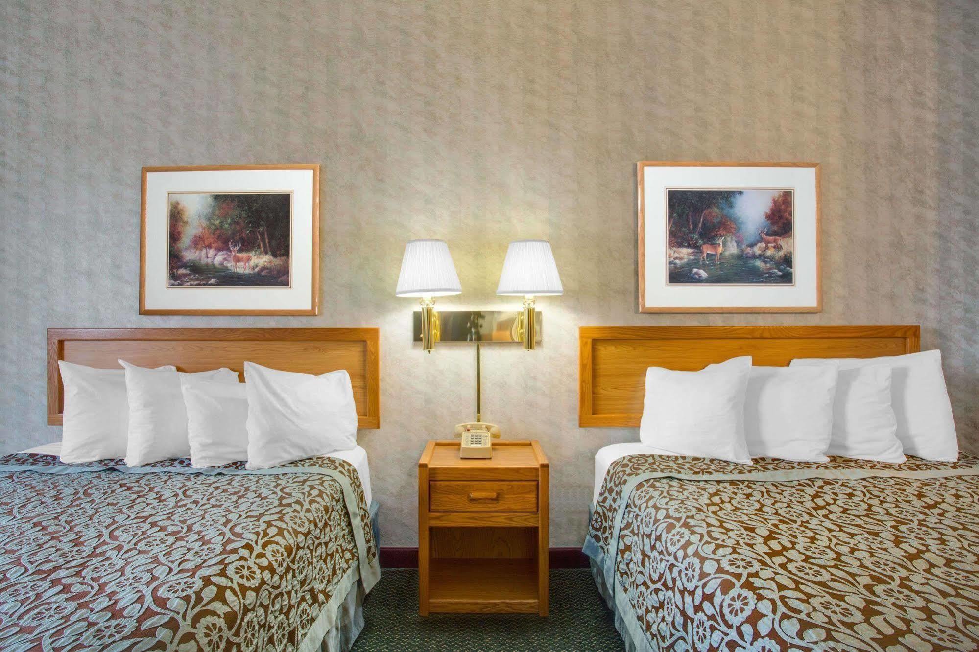 West Yellowstone Hotel 2*